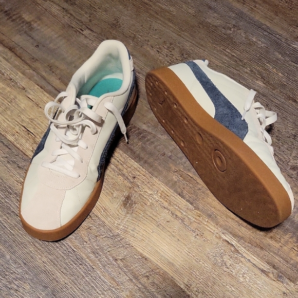 Puma White and Navy Sneakers - Picture 5 of 6